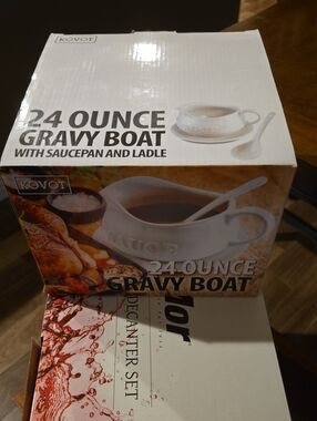OVO White Gravy Boat Set with Spoon